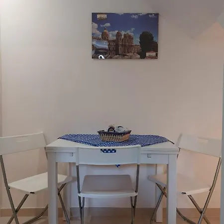 Artemisia Casa Andolina White Feriehus *